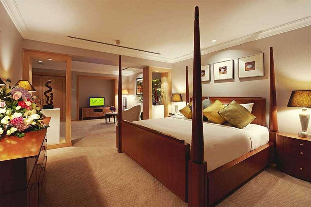 Eastin Hotel Kuala Lumpur Petaling Jaya Habitación foto A suite at the Mandarin Oriental, London
