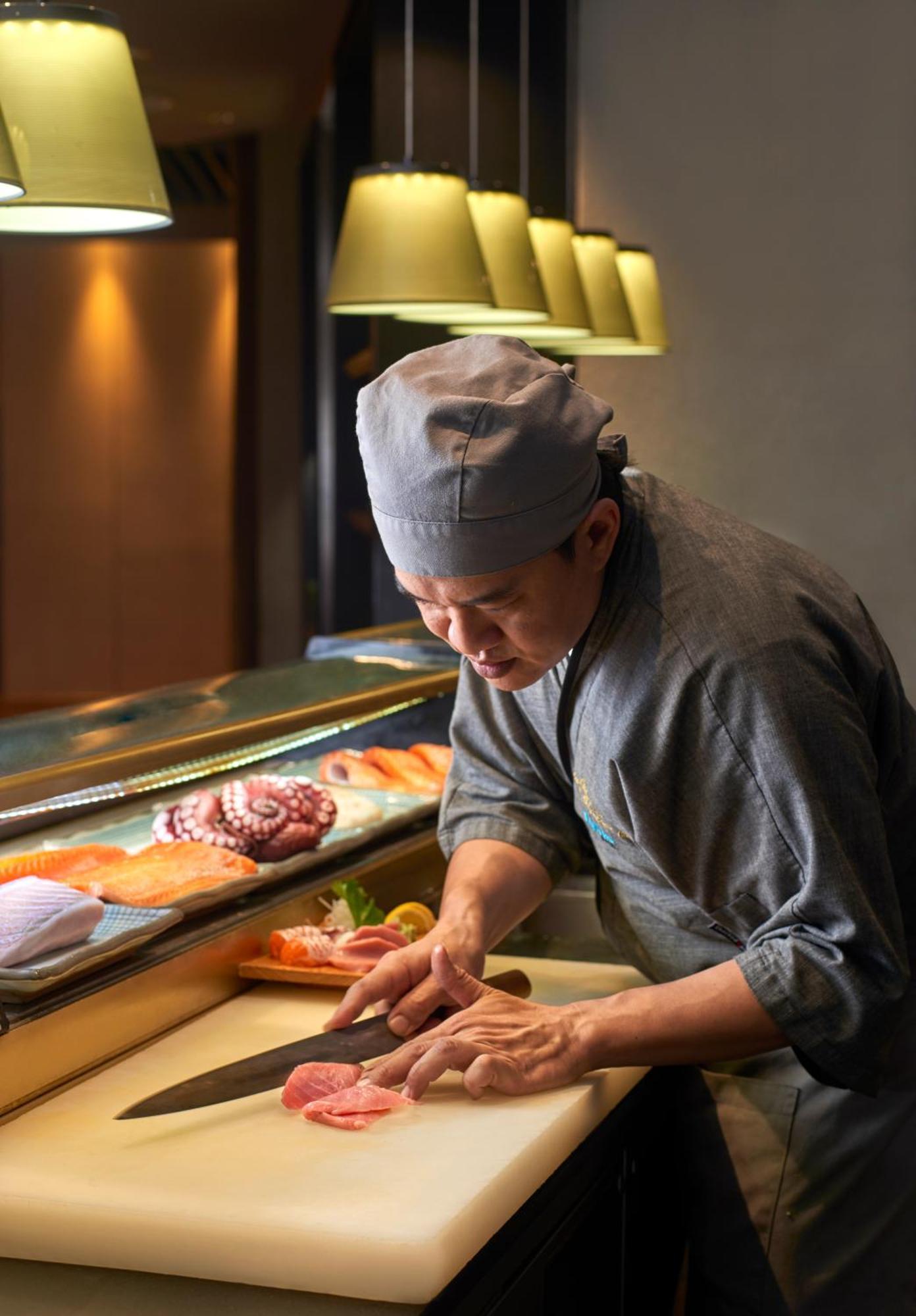 Eastin Hotel Kuala Lumpur Petaling Jaya Exterior foto A sushi chef at work